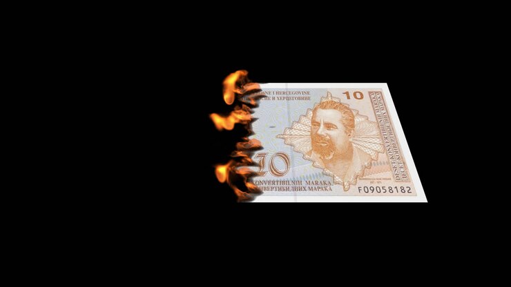 Banconota da 10 Marchi bosniaci in fiamme
