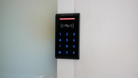Elektronisches-Zugangspad-Mit-Schlüsselkarte