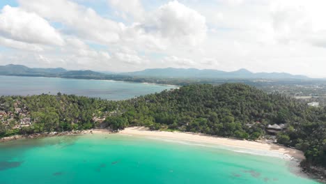 Errichten-Sie-Einen-Luxusstrand-Mit-Erhöhter-Aussicht-In-Phuket,-Thailand,-Südostasien,-4K-Drohnenaufnahme