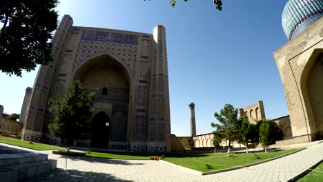la mezquita bibi-khanim, también conocida como bibi-xanum-machiti, es uno de los monumentos más importantes de samarcanda.