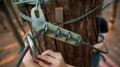 personas que realizan actividades al aire libre