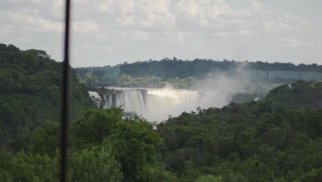 Die-Iguazú-Wasserfälle-Von-Einem-Hotel-Aus-Gesehen