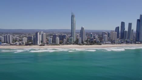 Waterfront-Hotels---Q1-Turmgebäude-Im-Surferparadies,-Goldküste,-Qld,-Australien---Drohnenaufnahme