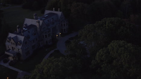 mansion located in li ny by night