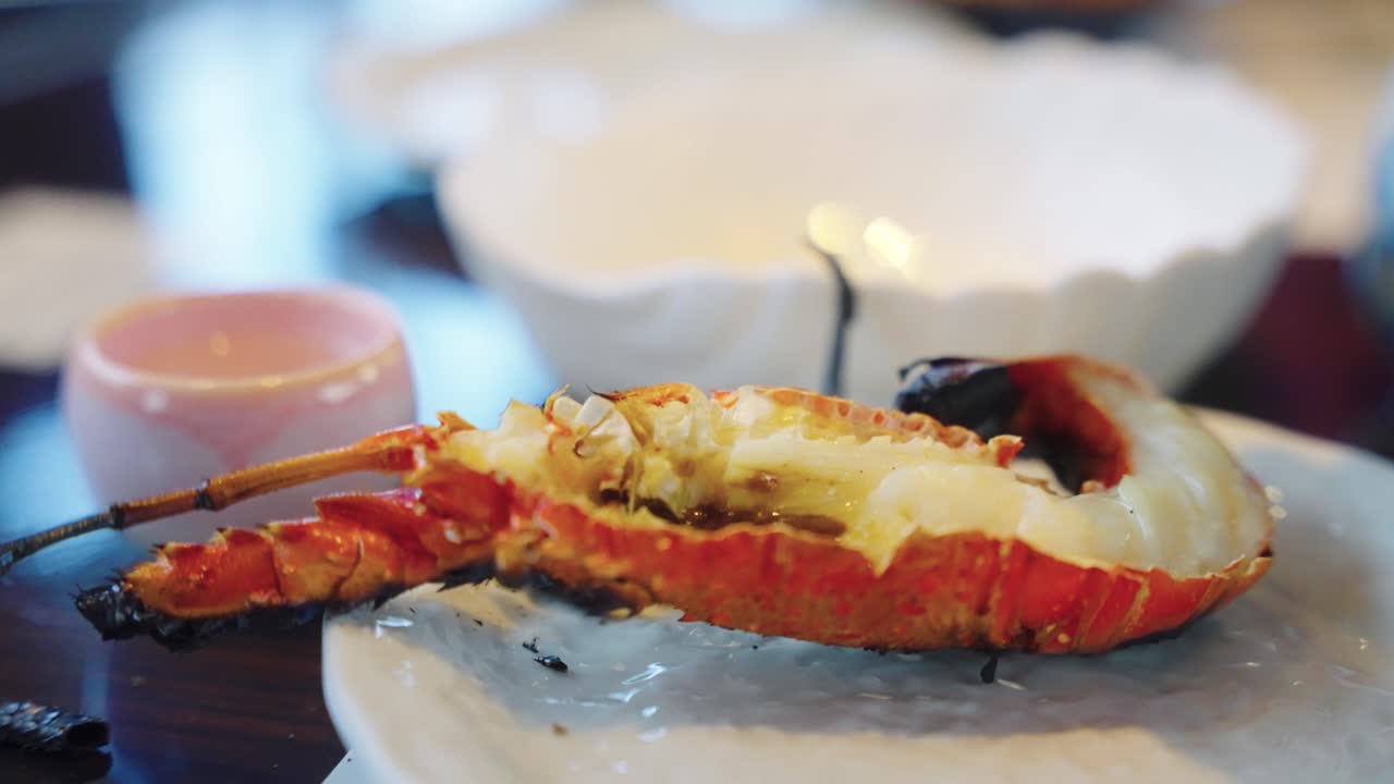 접시 위에 긴 이세 로버트, 일본 요리에 라임이 흘러들어