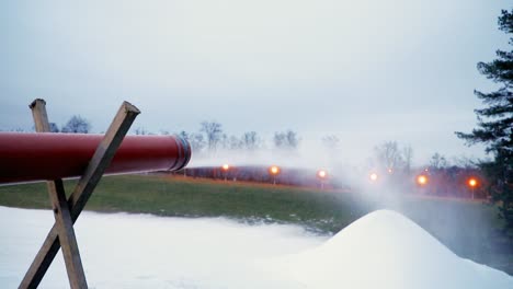 Schneekanone-Macht-Nachts-Künstlichen-Schnee