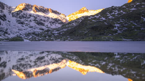 amanecer de invierno en las montañas de gredos