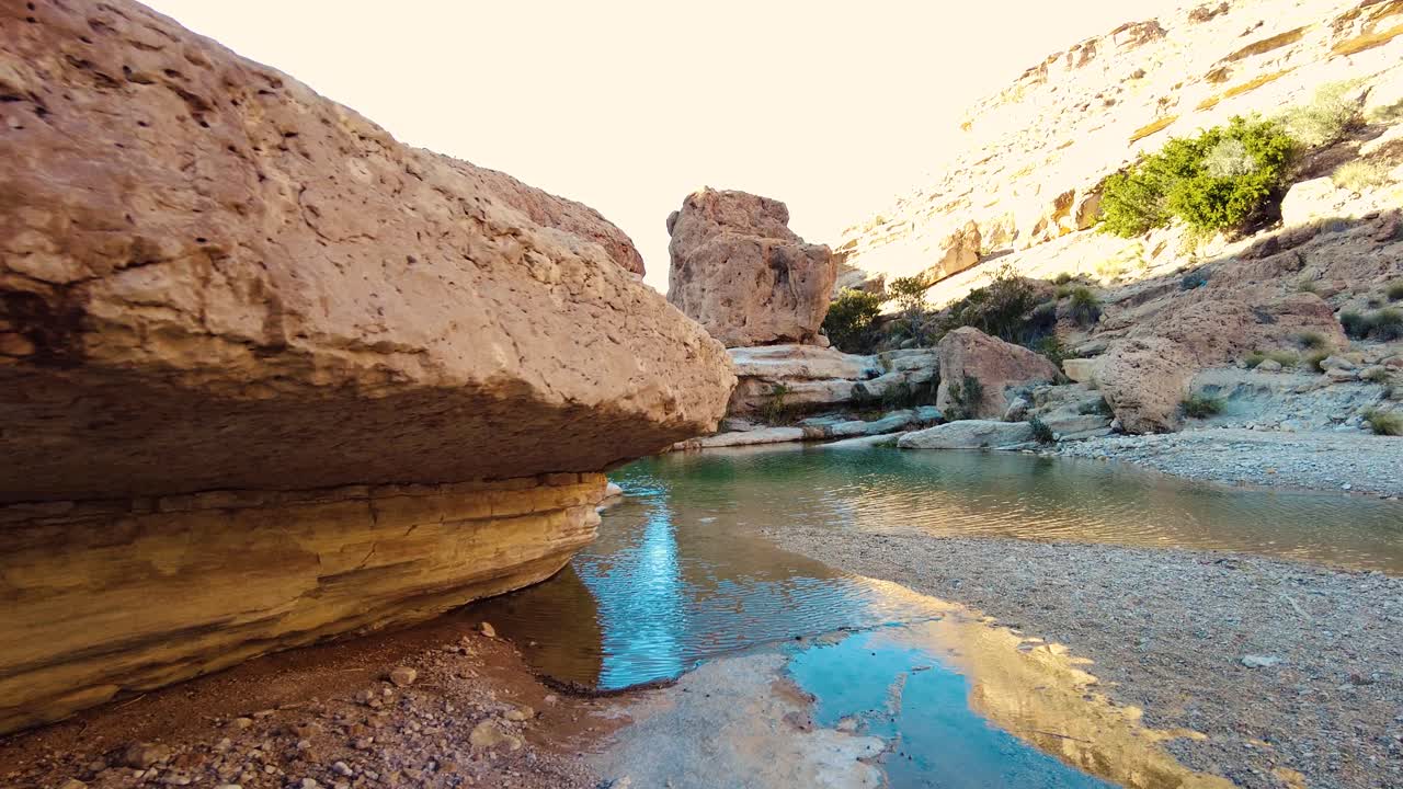 una cascada en el medio del desierto del sáhara argelia biskra