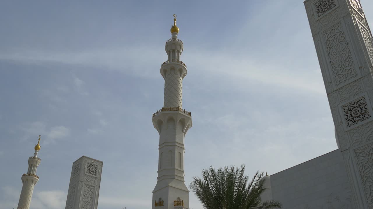 día soleado ciudad de abu dhabi más famosa gran mezquita frente panorama 4k emiratos árabes unidos