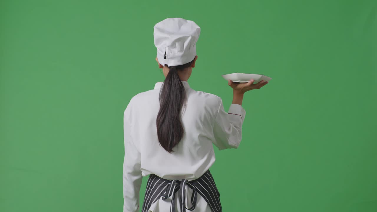Chef con un piatto