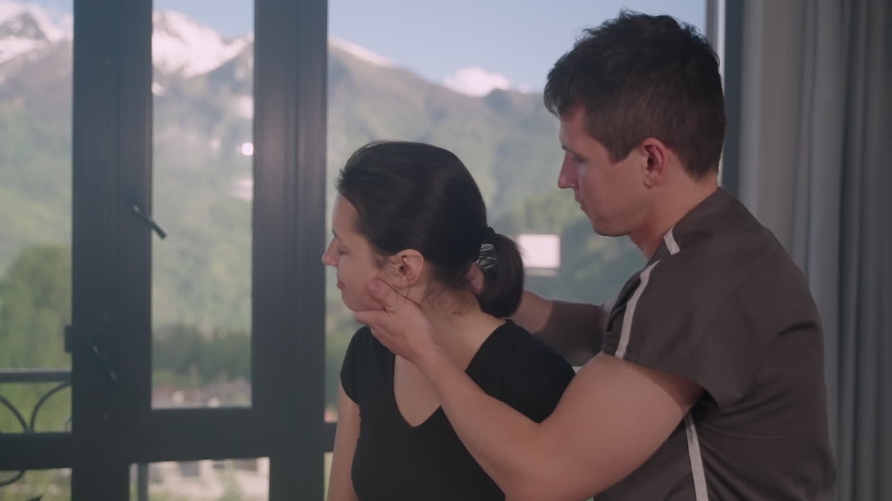 산을 볼 수 있는 목 마사지 세션