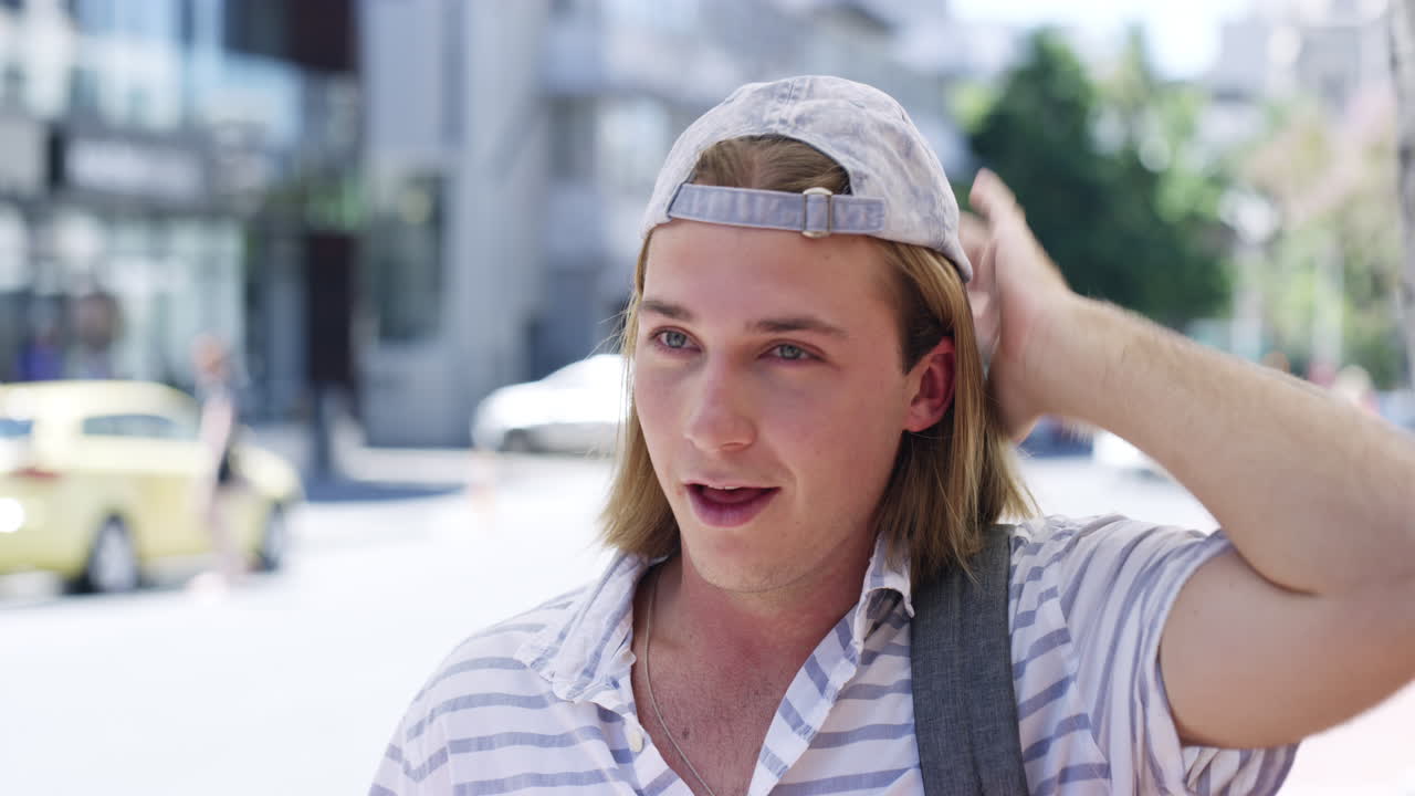 저는 해변에서 수영하는 것을 좋아합니다.