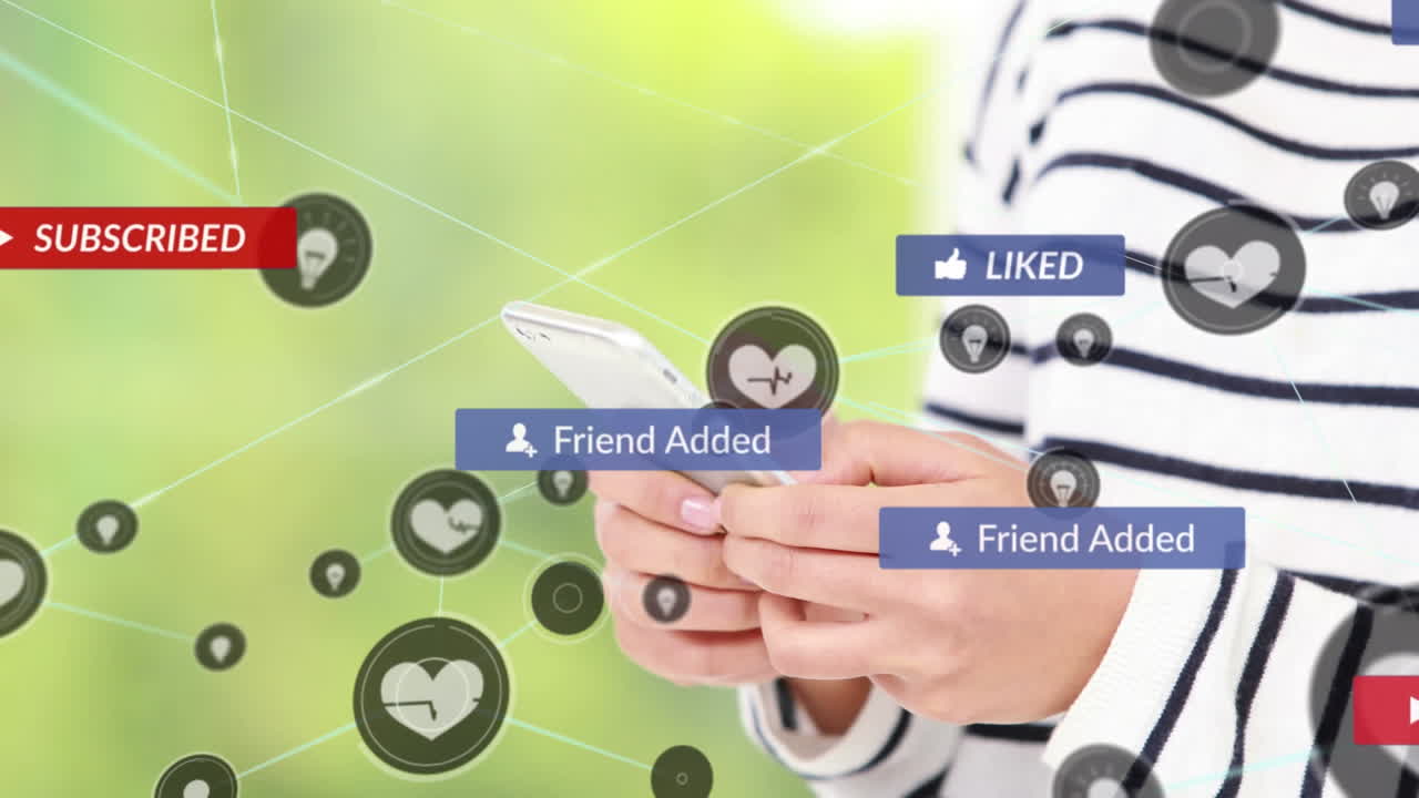 스마트폰을 사용하는 아시아 여성에 대한 연결 네트워크와 소셜 미디어 아이콘의 애니메이션