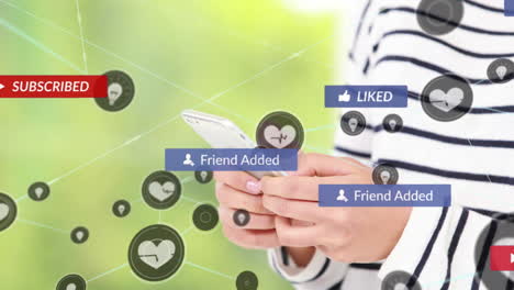 animación de la red de conexiones y iconos de las redes sociales sobre una mujer asiática que usa un teléfono inteligente