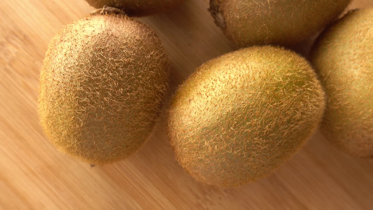 키위 (kiwi) 로테이션: 과일 개념