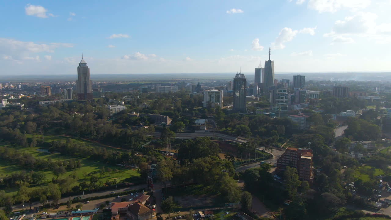 vista aérea da cidade grande na áfrica com grandes edifícios