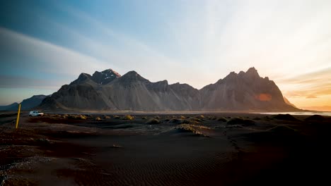 Zeitraffer-Am-Schwarzen-Strand-Von-Stokksnes-Im-Südosten-Islands