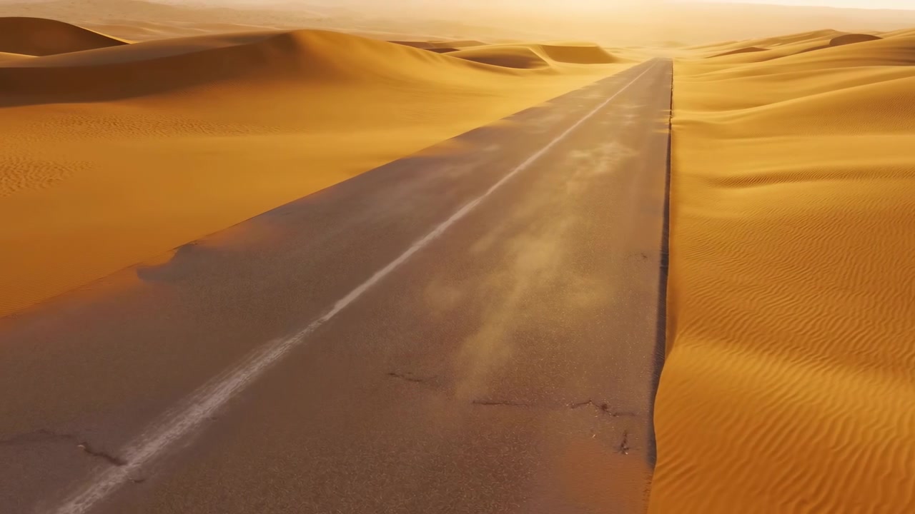 Veduta aerea di una strada asfaltata che si estende attraverso dune desertiche ondulate sotto la calda luce del sole, con ombre morbide, orizzonte aperto e un paesaggio tranquillo e vuoto