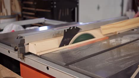 Cutting-A-Piece-Of-Wood-On-A-Table-Saw-With-Circular-Blade