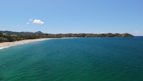 Sayulita-Hauptsurfstrand-In-Mexiko-An-Einem-Perfekten-Sommertag