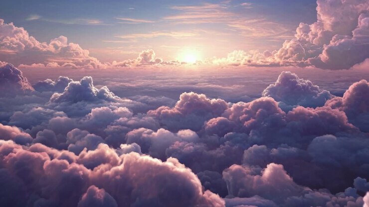 Un ciel serein aux couleurs pastel rempli de nuages moelleux au coucher du soleil, capturé en contre-plongée, parfait.