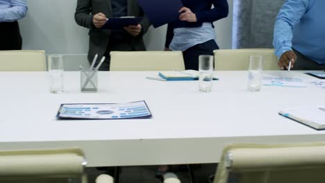 mesa de reuniones en la oficina