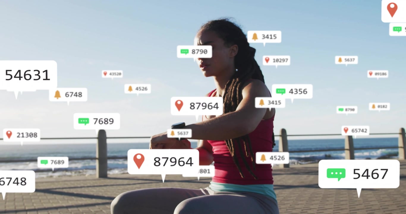 Donna che alza il braccio sinistro e tocca lo smartwatch, controllando le statistiche fitness, con notifiche che riempiono l'inquadratura.