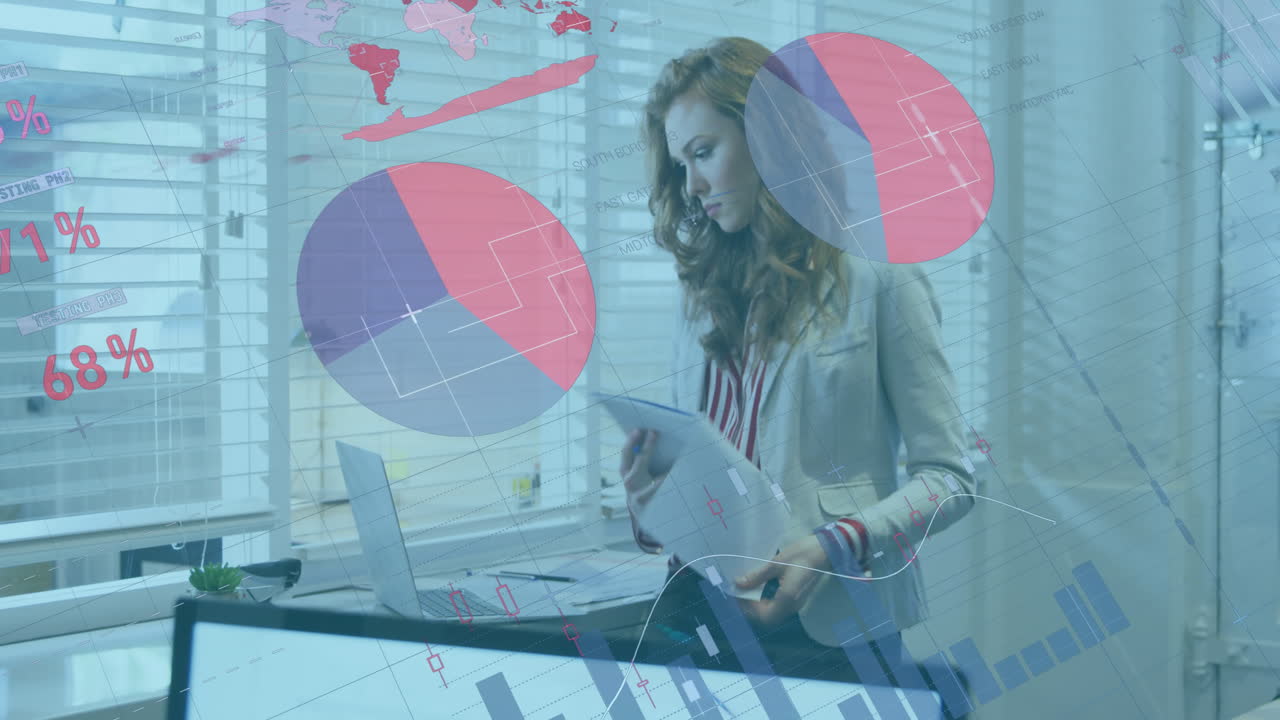 animación de procesamiento de datos estadísticos contra una mujer caucásica pensativa tomando notas en la oficina