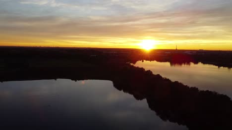 Panorámica-Sobre-La-Silueta-Del-Horizonte-De-Mechels-Broek-Desde-Un-Dron