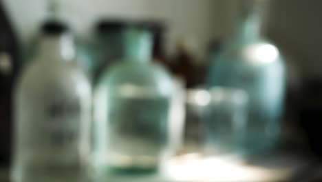artículos de vidrio de laboratorio borrosos