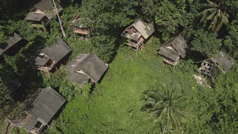 Bungalows-Tailandeses-Abandonados-Aéreos-No-Hay-Turistas-Restricciones-De-Viaje-Pandémicas