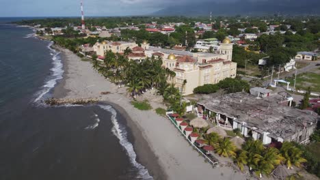 antiguos y nuevos centros turísticos de playa en el mar caribe en la ceiba, honduras