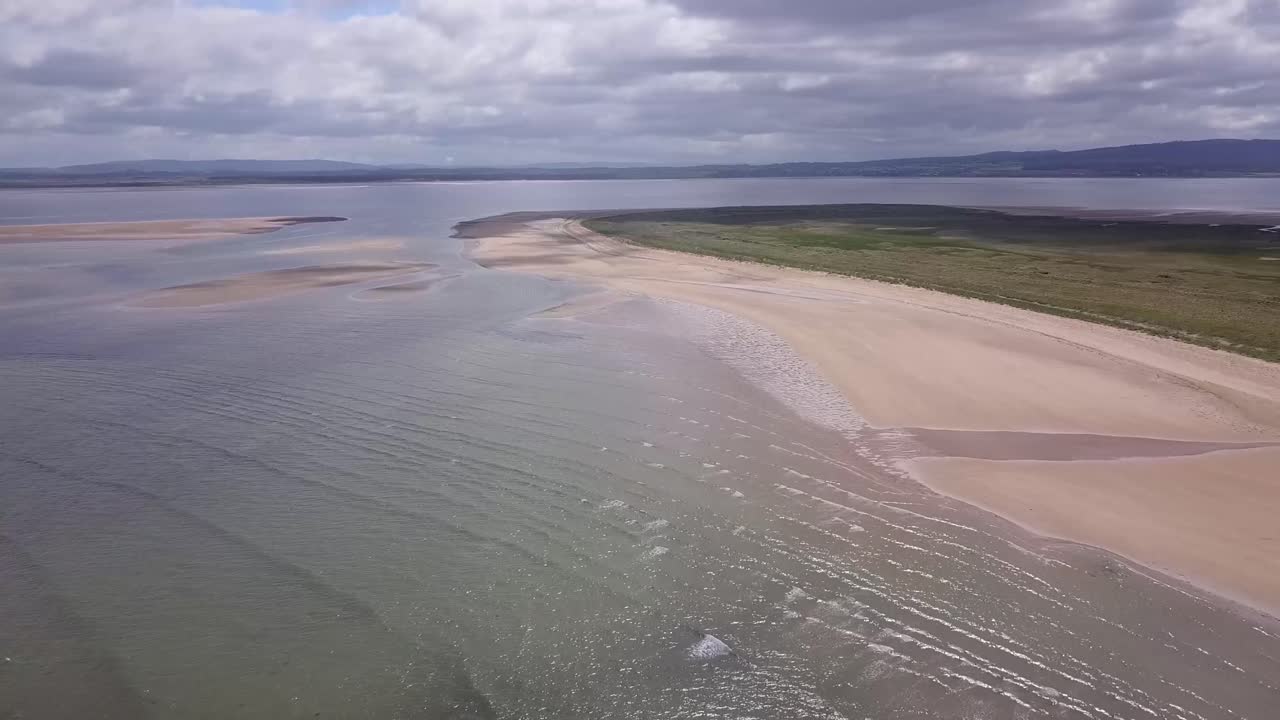 avanzando sobre una playa
