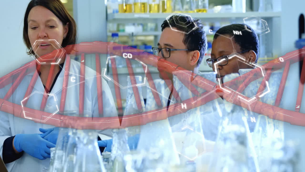 Animação de fita de DNA e processamento de dados científicos sobre cientistas diversos em laboratório