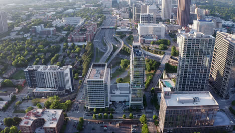 edificio y vecindario del centro de atlanta, paisaje urbano de la ciudad, georgia, ee.uu.