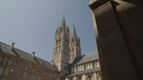 vista de la abadía de los hombres en caen