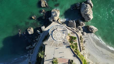 Nerja-Balcon-De-Europa-In-Malaga,-Costa-Del-Sol,-Andalusien,-Spanien---Antenne-4k-Birdseye