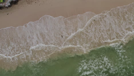 Big-waves-crushing-on-shore-one-Coco-beach-in-Dar-es-Salaam-city,-Tanzania