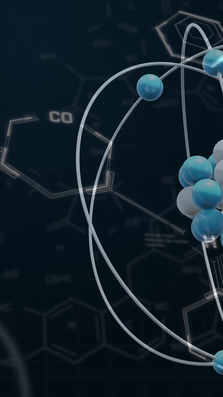 Siyah arka plan üzerinde dönen atom modeli ve veri işleme animasyonu.