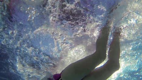 Female-swimmer-swimming-in-pool