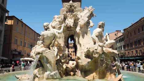 Famosa-Fuente-De-Los-Cuatro-Ríos-De-Gian-Lorenzo-Bernini,-Piazza-Navona,-Roma,-Italia