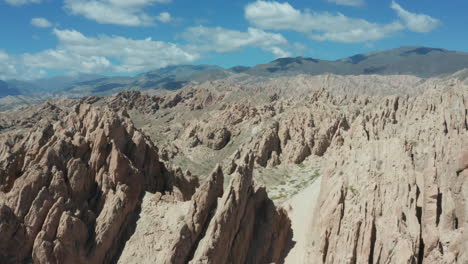 Aerial---Quebrada-de-las-Flechas-ravine,-Argentina,-wide-rising-shot