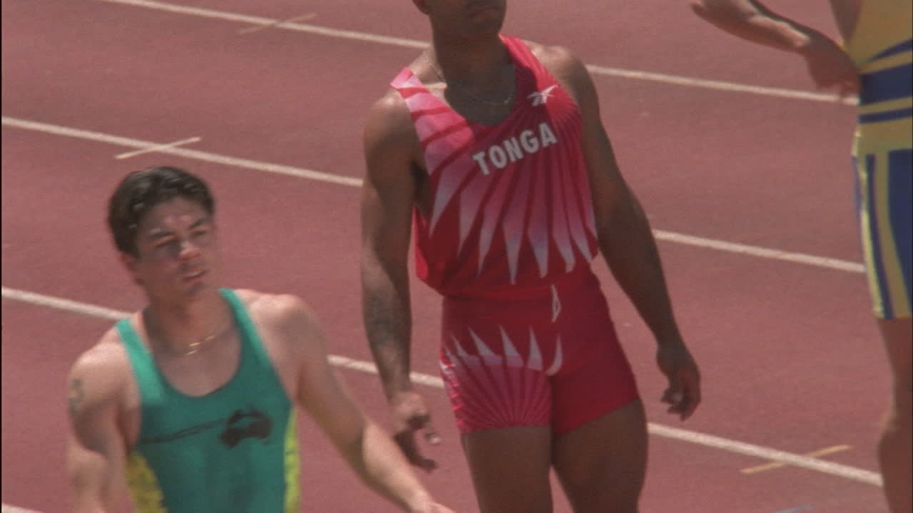 남자 주자들은 경주를 준비