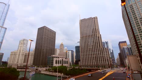 przesuwając się po centrum chicago