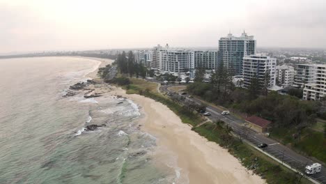 edificios de gran altura frente al mar en la playa de mooloolaba en el estado australiano de queensland