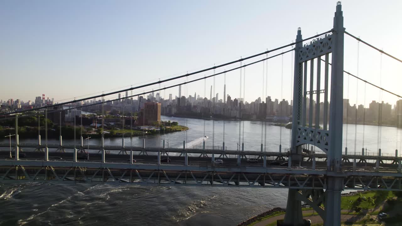 NYC cars crossing between Queens and Manhattan along the Triboro bridge