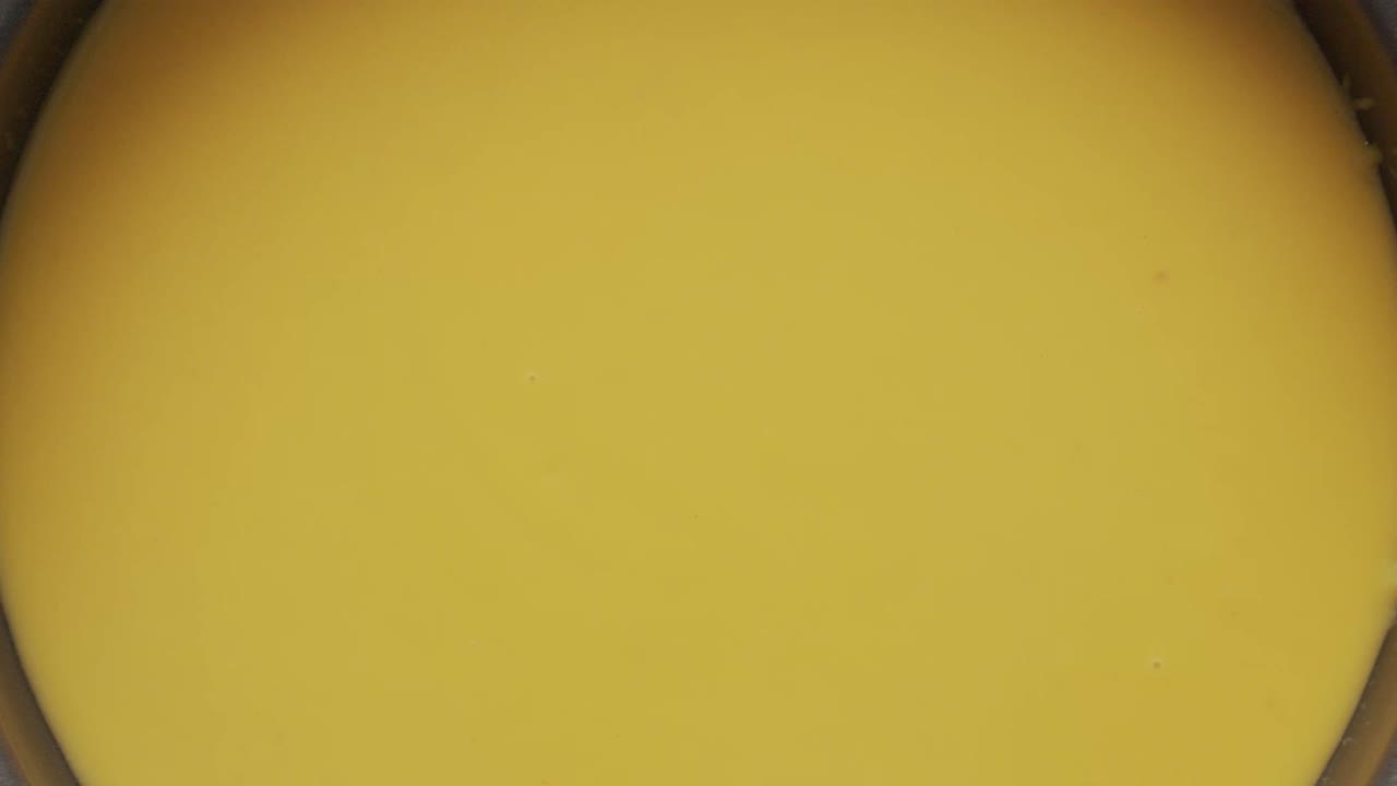 primer plano de las flores comestibles cocinando