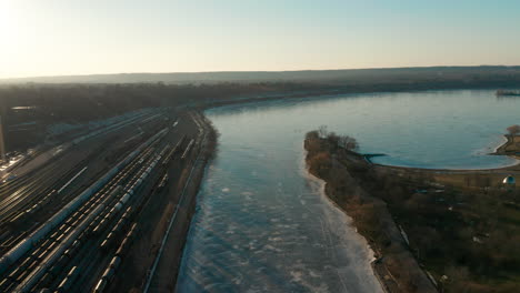 fotografía aérea de un canal de agua al atardecer