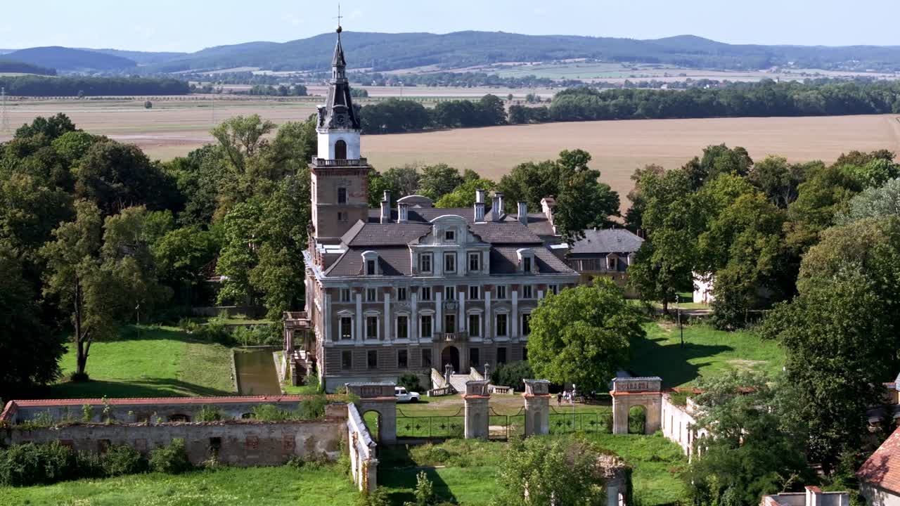 로즈토카 성 (roztoka castle) 은 폴란드의 하부 실레시아 지방에 있는 성이다.
