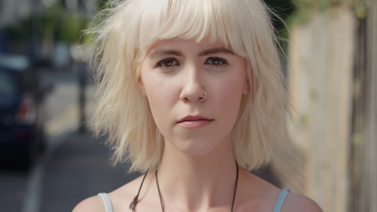 아름다운 백인 여성 의 느린 동작 의 초상화